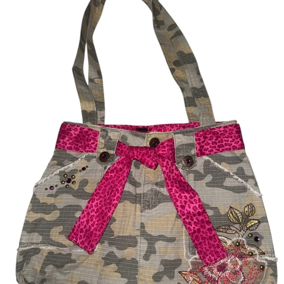 Y2K Camouflage Tote with Pink Accents - Picture 4 of 4